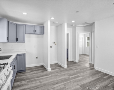 1021 Columbia - Photo Thumbnail 5