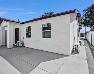 1021 Columbia - Photo Thumbnail 1