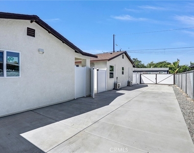 1021 Columbia - Photo Thumbnail 13
