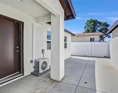 1021 Columbia - Photo Thumbnail 11