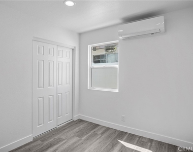 1021 Columbia - Photo Thumbnail 7