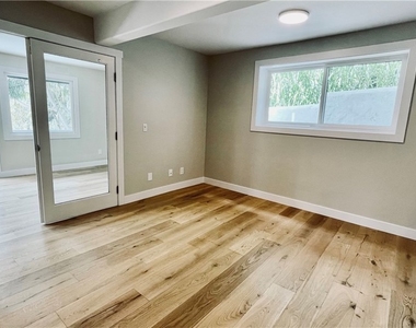 2183 Argyle Avenue - Photo Thumbnail 10
