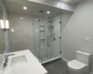 2183 Argyle Avenue - Photo Thumbnail 12
