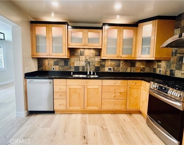 2183 Argyle Avenue - Photo Thumbnail 4