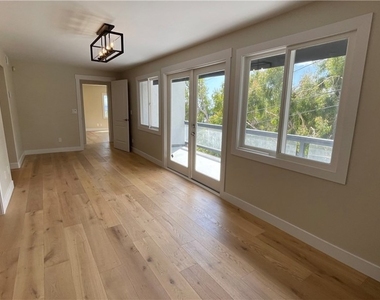 2183 Argyle Avenue - Photo Thumbnail 5