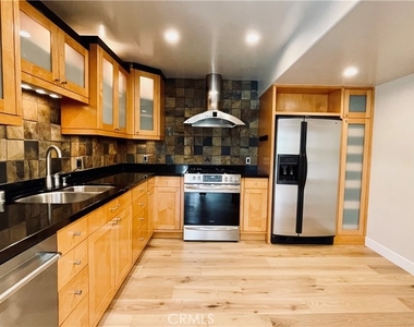 2183 Argyle Avenue - Photo Thumbnail 3
