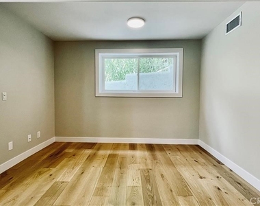 2183 Argyle Avenue - Photo Thumbnail 7