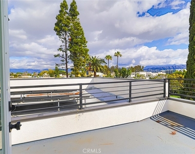 11814 Gilmore Street - Photo Thumbnail 38