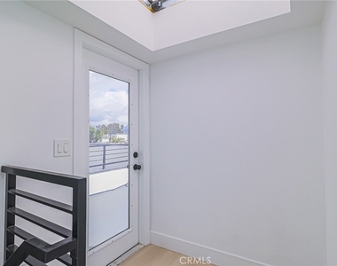 11814 Gilmore Street - Photo Thumbnail 32