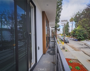 11814 Gilmore Street - Photo Thumbnail 18