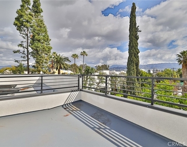 11814 Gilmore Street - Photo Thumbnail 35