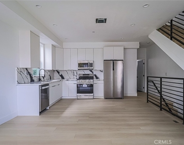 11814 Gilmore Street - Photo Thumbnail 12