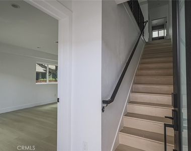 11814 Gilmore Street - Photo Thumbnail 6
