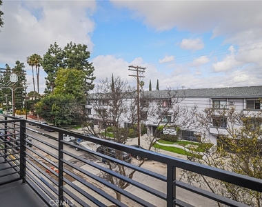 11814 Gilmore Street - Photo Thumbnail 23