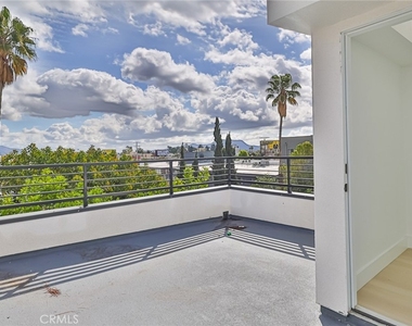 11814 Gilmore Street - Photo Thumbnail 34