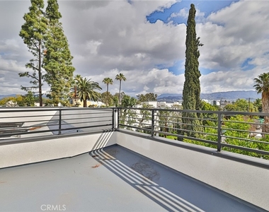 11810 Gilmore Street - Photo Thumbnail 35