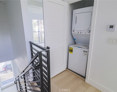 11810 Gilmore Street - Photo Thumbnail 30