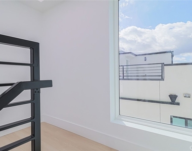 11810 Gilmore Street - Photo Thumbnail 31