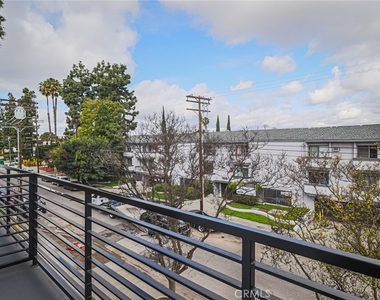 11810 Gilmore Street - Photo Thumbnail 23
