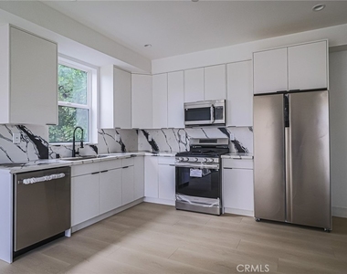 11810 Gilmore Street - Photo Thumbnail 13