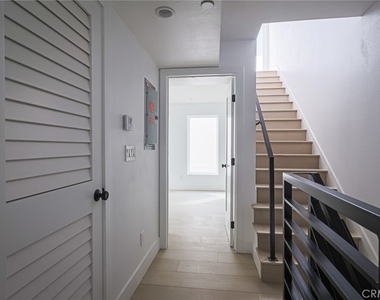 11810 Gilmore Street - Photo Thumbnail 26