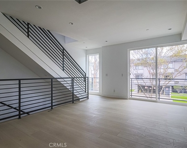 11810 Gilmore Street - Photo Thumbnail 11