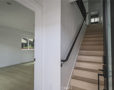 11810 Gilmore Street - Photo Thumbnail 6