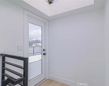 11810 Gilmore Street - Photo Thumbnail 32