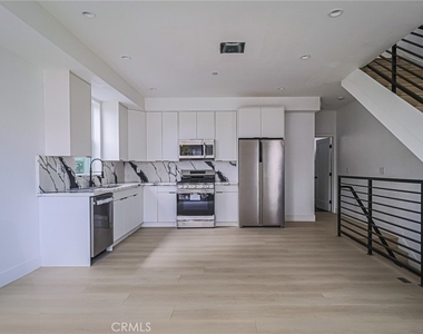 11810 Gilmore Street - Photo Thumbnail 12