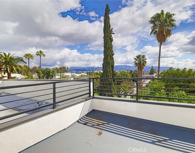 11810 Gilmore Street - Photo Thumbnail 37