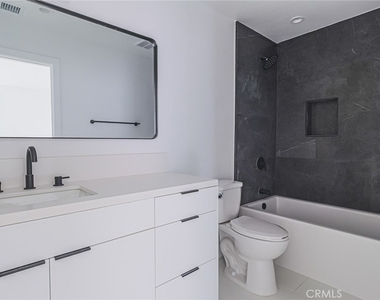 11810 Gilmore Street - Photo Thumbnail 29