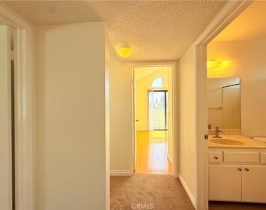 418 N 1st St - Photo Thumbnail 15