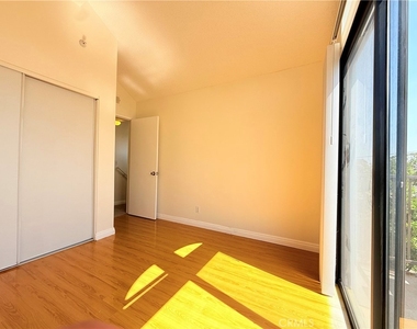 418 N 1st St - Photo Thumbnail 30