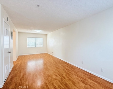 418 N 1st St - Photo Thumbnail 5