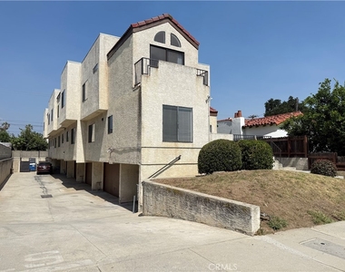 418 N 1st St - Photo Thumbnail 1