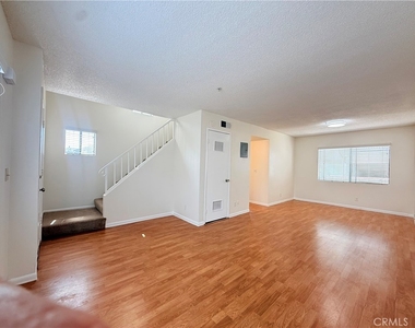 418 N 1st St - Photo Thumbnail 4