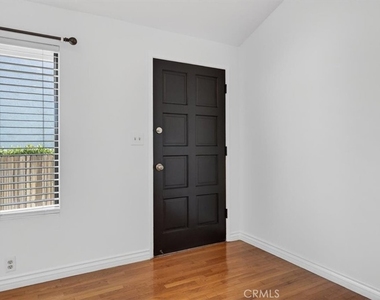 646 Coronado - Photo Thumbnail 2