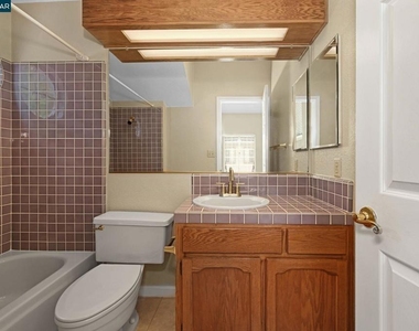 1319 Strawberry Ct - Photo Thumbnail 12