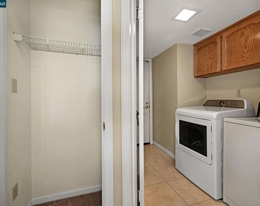 1319 Strawberry Ct - Photo Thumbnail 10