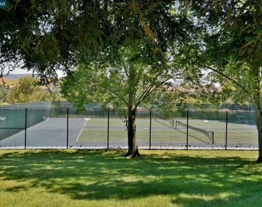 1319 Strawberry Ct - Photo Thumbnail 32