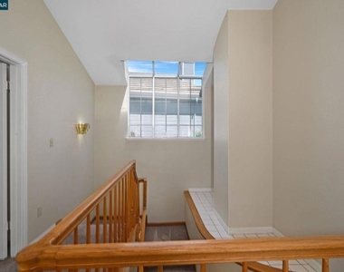 1319 Strawberry Ct - Photo Thumbnail 14