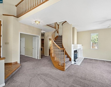 1319 Strawberry Ct - Photo Thumbnail 4