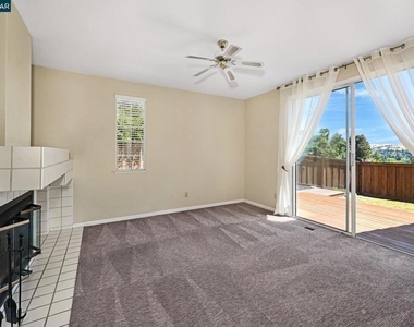 1319 Strawberry Ct - Photo Thumbnail 2