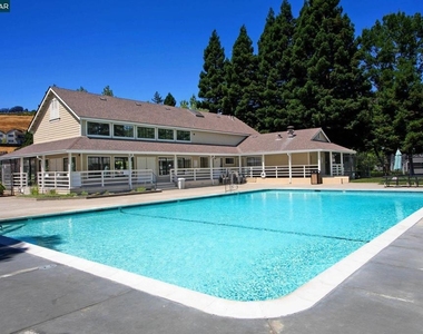 1319 Strawberry Ct - Photo Thumbnail 27