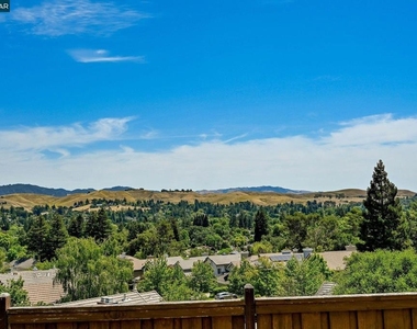 1319 Strawberry Ct - Photo Thumbnail 23