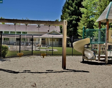 1319 Strawberry Ct - Photo Thumbnail 31