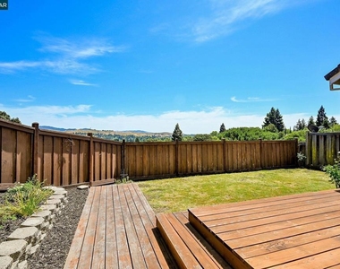 1319 Strawberry Ct - Photo Thumbnail 22