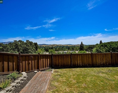 1319 Strawberry Ct - Photo Thumbnail 20
