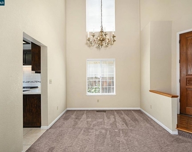 1319 Strawberry Ct - Photo Thumbnail 5