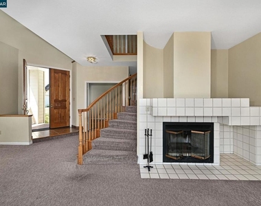 1319 Strawberry Ct - Photo Thumbnail 3